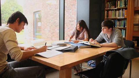 152902002-宿題-図書館-大学-勉強-学生